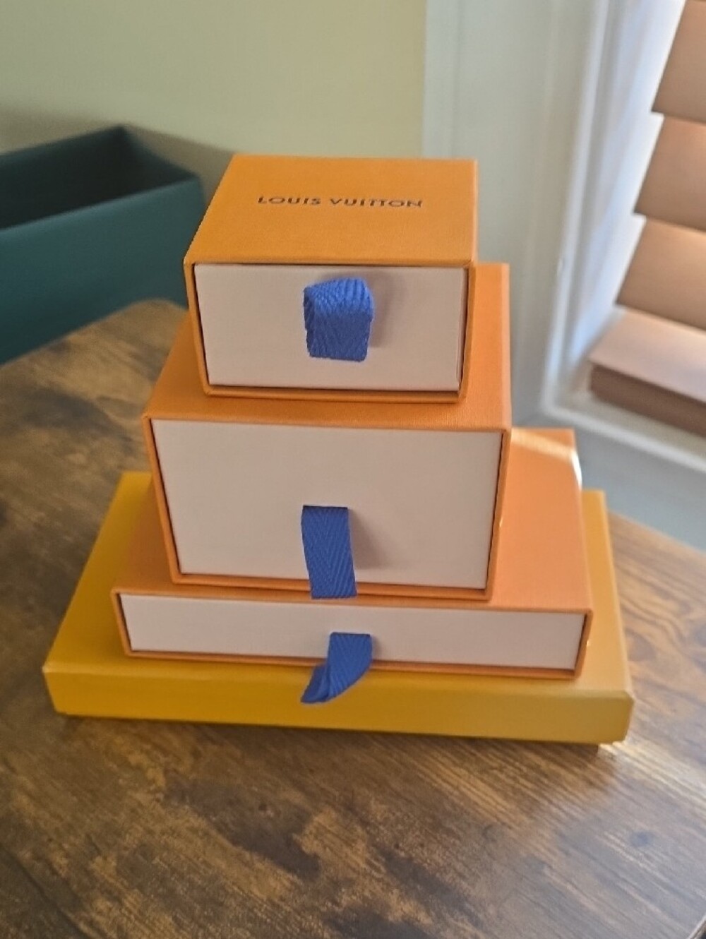 Louis Vuitton Orange Gift Boxes with Blue Pull Tabs - Picture 4 of 4
